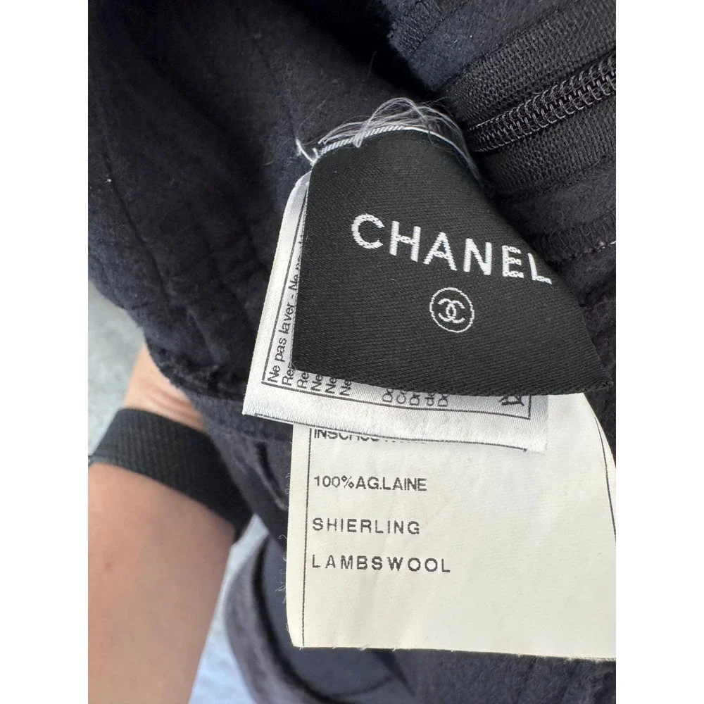 CHANEL sleeveless wool